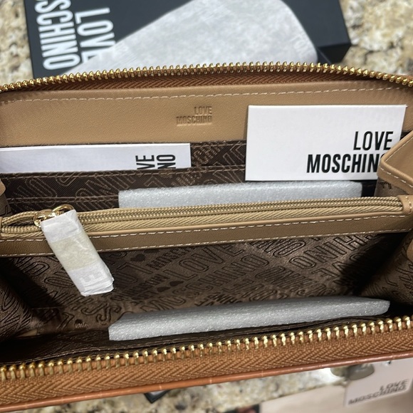 NWT Love Moschino Logo-Plaque Crocodile-Effect Wallet - Brown - Picture 8 of 12